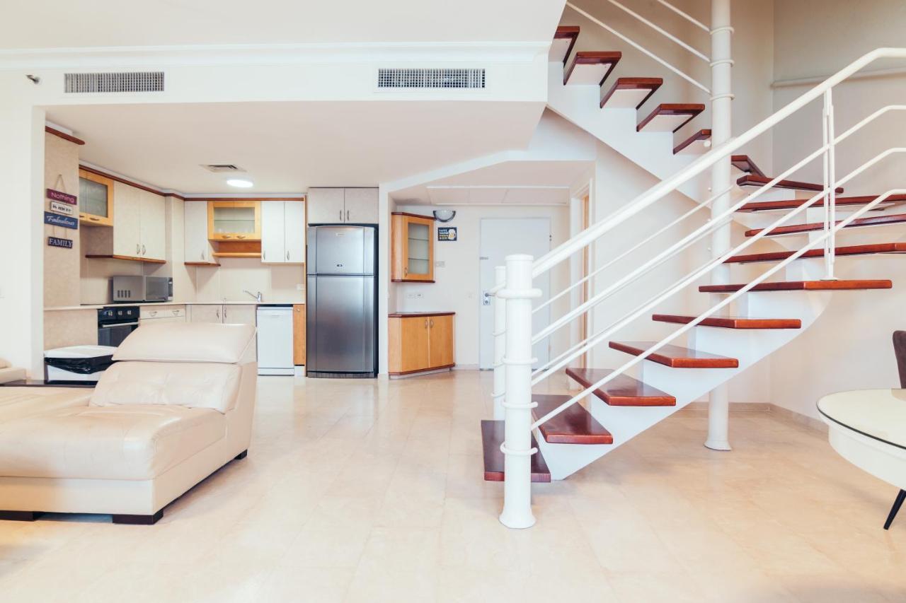 Almog Haifa Israel Apartments מגדלי חוף הכרמל Bagian luar foto